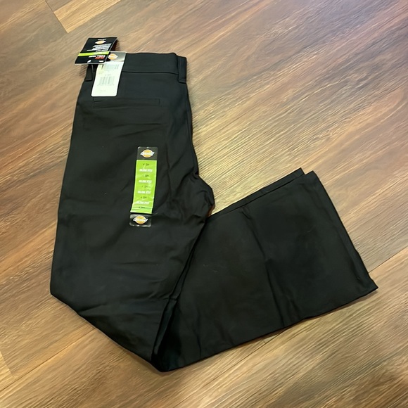 Dickies, womens black, twill pant, slim, 4 SH, boot cut, new with tags - Picture 4 of 6